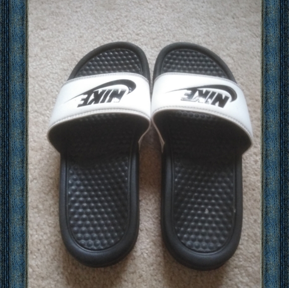 Nike Sliders - Picture 2 of 5